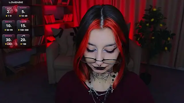 Snapshot of Mistress__Marcelline chatting on 05.26.26 Mistress Marcelline online show from 05.26.26