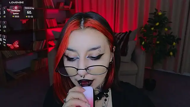 Snapshot of Mistress__Marcelline chatting on 05.28.26 Mistress Marcelline online show from 05.28.26