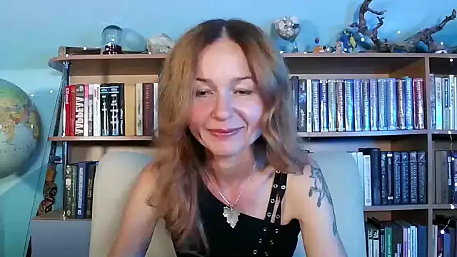 Snapshot of Foxilady357 chatting on 09.14.25 Foxilady357 online show from 09.14.25