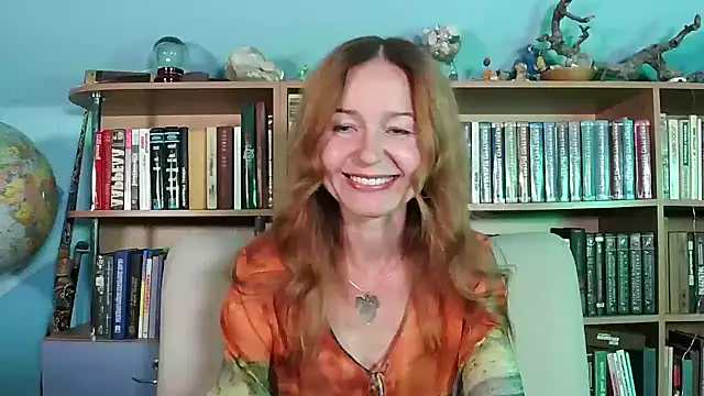 Snapshot of Foxilady357 chatting on 09.28.25 Foxilady357 online show from 09.28.25