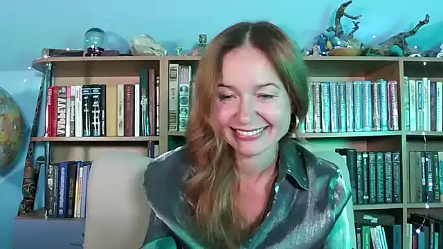 Snapshot of Foxilady357 chatting on 09.30.25 Foxilady357 online show from 09.30.25