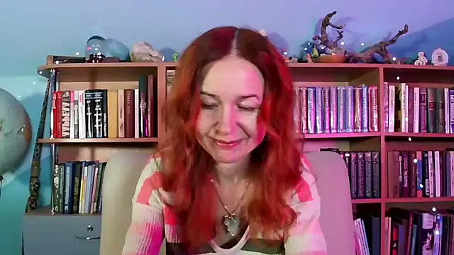 Snapshot of Foxilady357 chatting on 12.19.25 Foxilady357 online show from 12.19.25