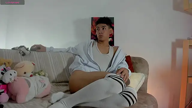 LoganTwink18 online show from 03.04.26