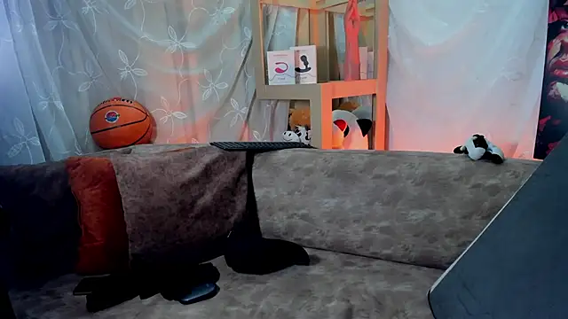 LoganTwink18 online show from 04.08.26