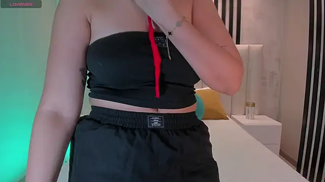 AmbarJames  online show from 02.10.26