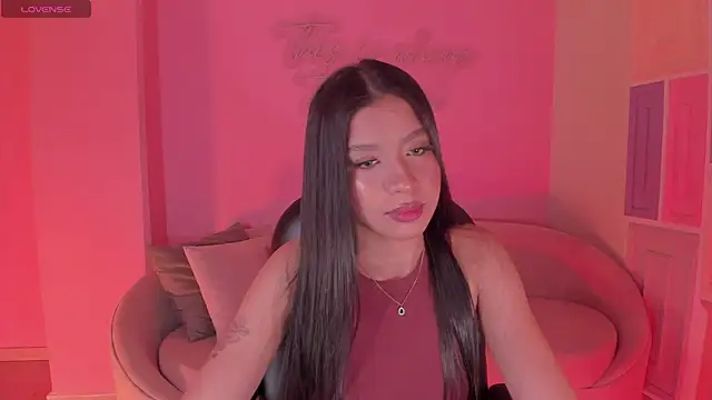 Snapshot of SophieHouston_ chatting on 05.12.26 SophieHouston online show from 05.12.26