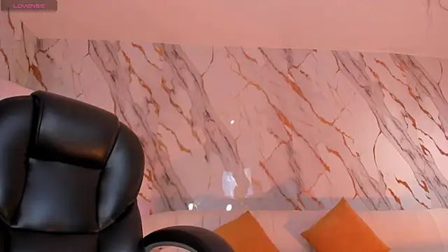 Snapshot of SophieHouston_ chatting on 05.28.26 SophieHouston online show from 05.28.26