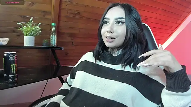 Snapshot of _Morrigan_ chatting on 11.12.25 Morrigan online show from 11.12.25