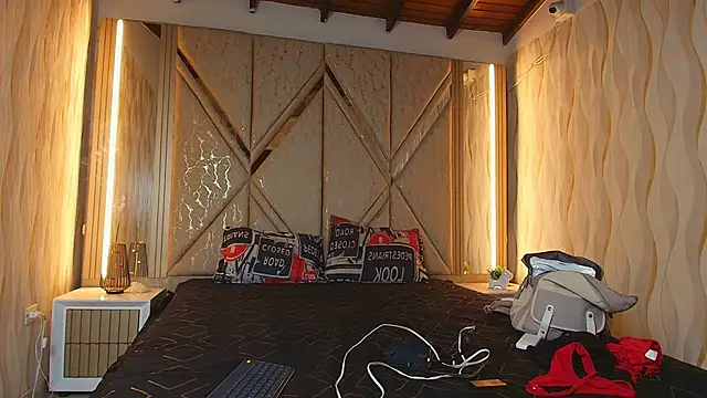 Hotcouple 222 online show from 03.31.26