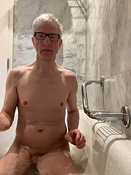 Snapshot of SexyLeon8 chatting on 02.13.25 SexyLeon8 online show from 02.13.25