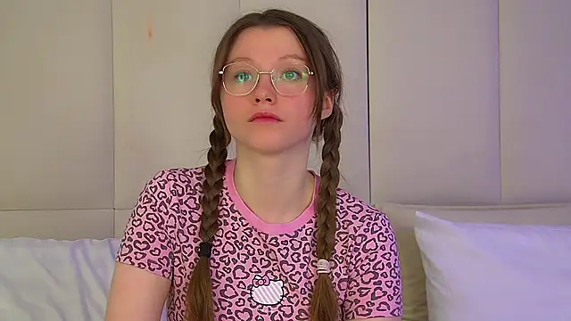 KeiraAsti online show from 11.26.25