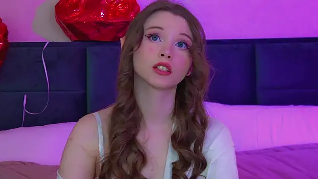 Snapshot of KeiraAsti chatting on 02.15.26 KeiraAsti online show from 02.15.26