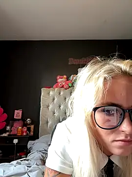 Snapshot of ShortySweet chatting on 09.15.25 ShortySweet online show from 09.15.25