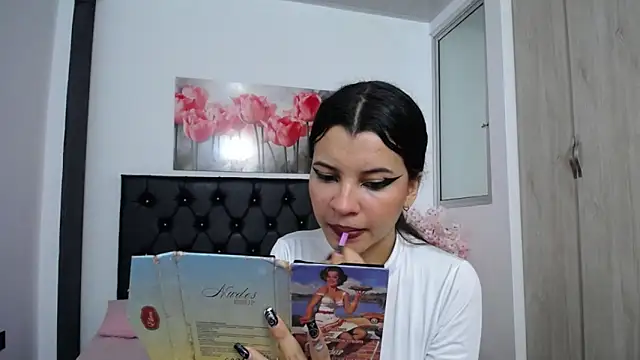 Snapshot of pinky_f00x chatting on 09.10.25 pinky f00x online show from 09.10.25