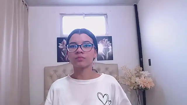 Snapshot of pinky_f00x chatting on 09.10.25 pinky f00x online show from 09.10.25