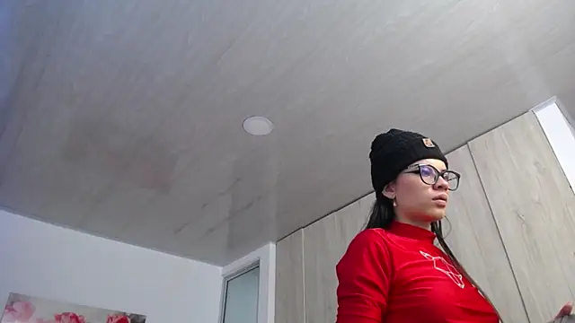 Snapshot of pinky_f00x chatting on 09.18.25 pinky f00x online show from 09.18.25