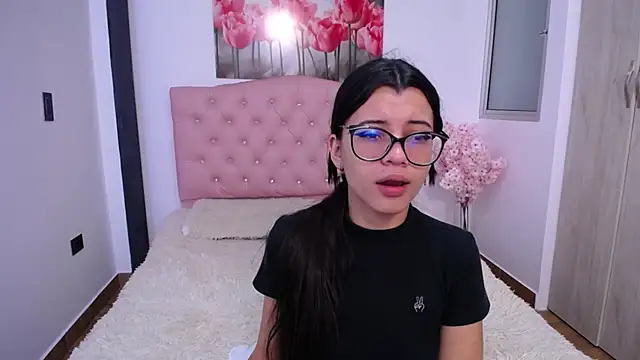 Snapshot of pinky_f00x chatting on 09.25.25 pinky f00x online show from 09.25.25