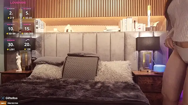 Snapshot of Angelina_Dior chatting on 09.22.25 Angelina Dior online show from 09.22.25