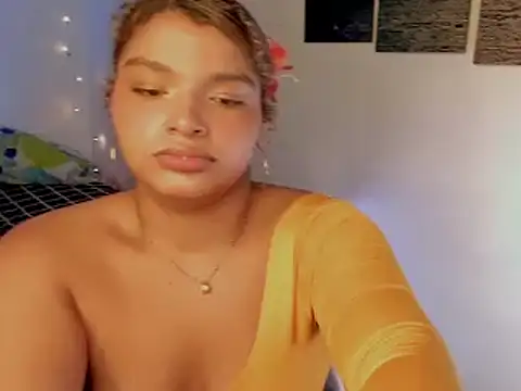Snapshot of chloe_kisses chatting on 04.21.26 chloe kisses online show from 04.21.26