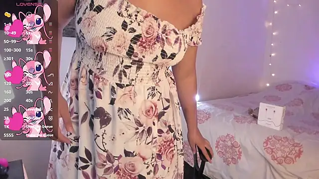 Snapshot of chloe_kisses chatting on 05.28.26 chloe kisses online show from 05.28.26