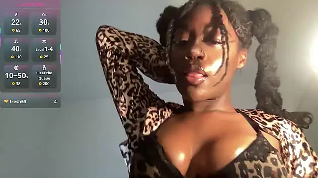 Snapshot of maskedgirl5005 chatting on 11.12.25 maskedgirl5005 online show from 11.12.25