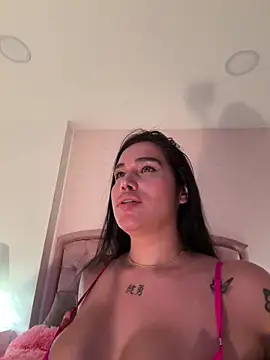 Snapshot of Bella__Wood chatting on 10.05.25 Bella Wood online show from 10.05.25