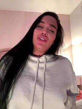 Snapshot of Bella__Wood chatting on 10.12.25 Bella Wood online show from 10.12.25