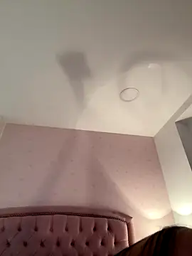 Snapshot of Bella__Wood chatting on 11.29.25 Bella Wood online show from 11.29.25