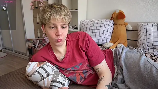 Snapshot of olivertasty chatting on 04.19.26 olivertasty online show from 04.19.26