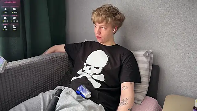 Snapshot of olivertasty chatting on 05.18.26 olivertasty online show from 05.18.26