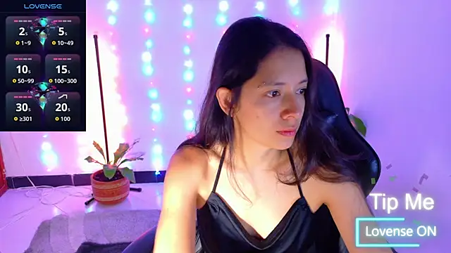 Snapshot of Sarasavage chatting on 04.24.26 Sarasavage online show from 04.24.26