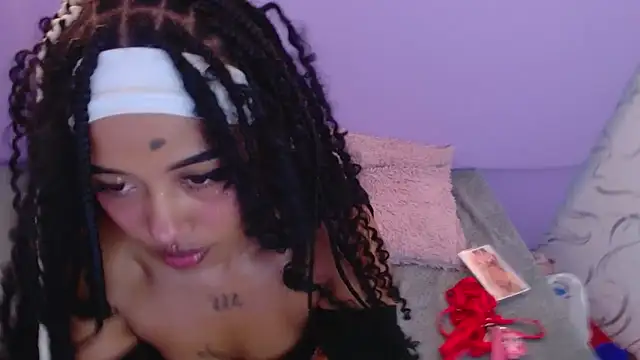 Snapshot of SachaBratz chatting on 09.18.25 SachaBratz online show from 09.18.25