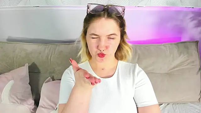 Julia Jips online show from 09.18.25