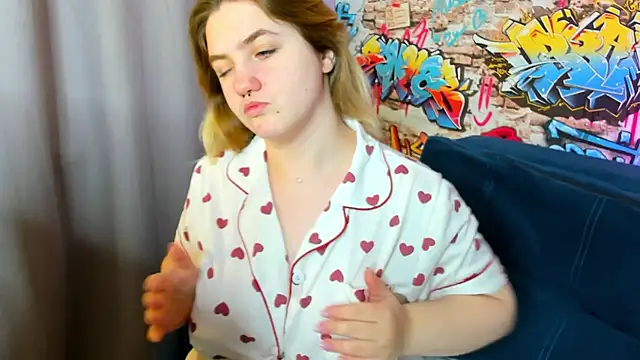 Julia Jips online show from 10.15.25