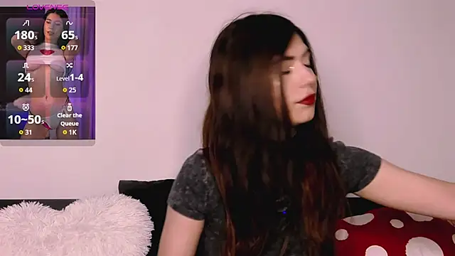 M1kaylaRaven online show from 10.19.25