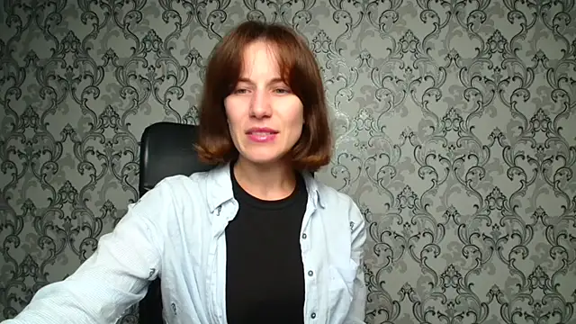 Kelly Kisss online show from 10.24.25