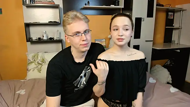 Snapshot of SammySccott chatting on 12.18.25 SammySccott online show from 12.18.25