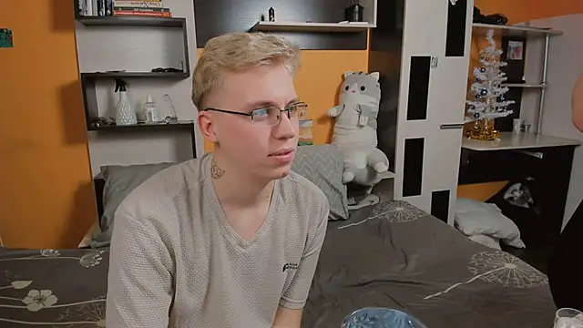 Snapshot of SammySccott chatting on 12.20.25 SammySccott online show from 12.20.25