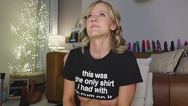 Taylorlove303 online show from 02.28.26