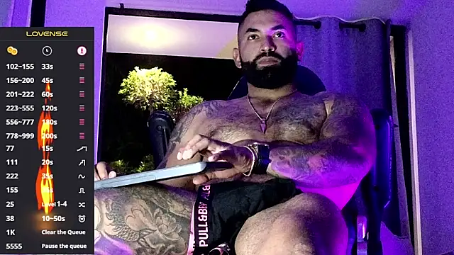 Snapshot of Max-prada chatting on 02.01.26 Max-prada online show from 02.01.26