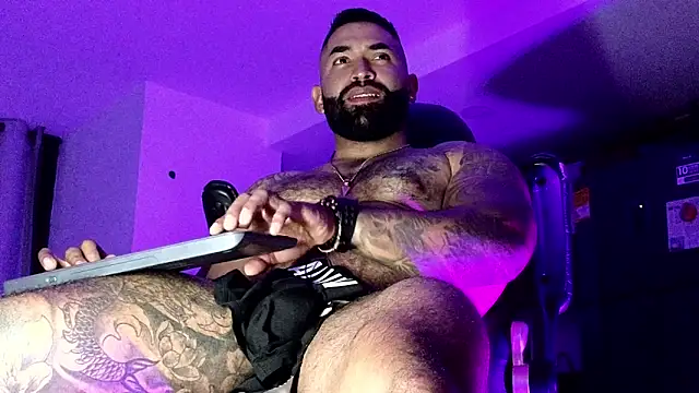 Snapshot of Max-prada chatting on 02.18.26 Max-prada online show from 02.18.26