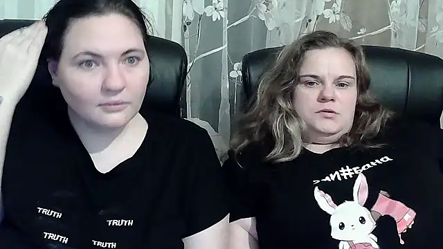 HollyXEva online show from 10.04.25