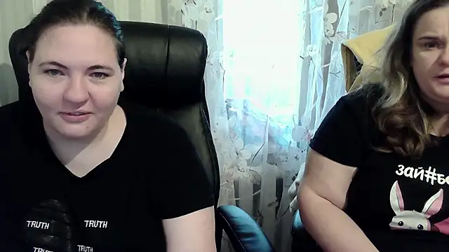 HollyXEva online show from 10.05.25