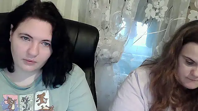 HollyXEva online show from 10.20.25