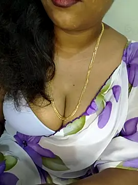 Snapshot of Anu_Reddy_10 chatting on 09.17.25 Anu Reddy 10 online show from 09.17.25