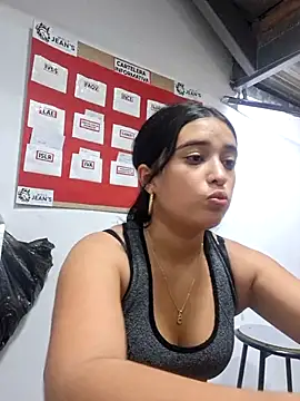 Snapshot of Nathaly78Rober chatting on 10.28.25 Nathaly78Rober online show from 10.28.25