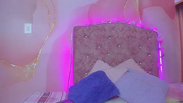 violet taylor  online show from 10.19.25