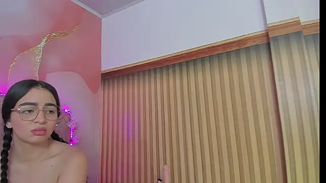 violet taylor  online show from 11.25.25