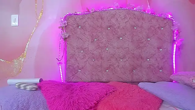 violet taylor  online show from 03.02.26