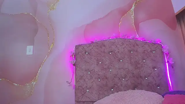 violet taylor  online show from 03.30.26